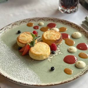 СИРНИКИ З СОЛОНОЮ КАРАМЕЛЛЮ